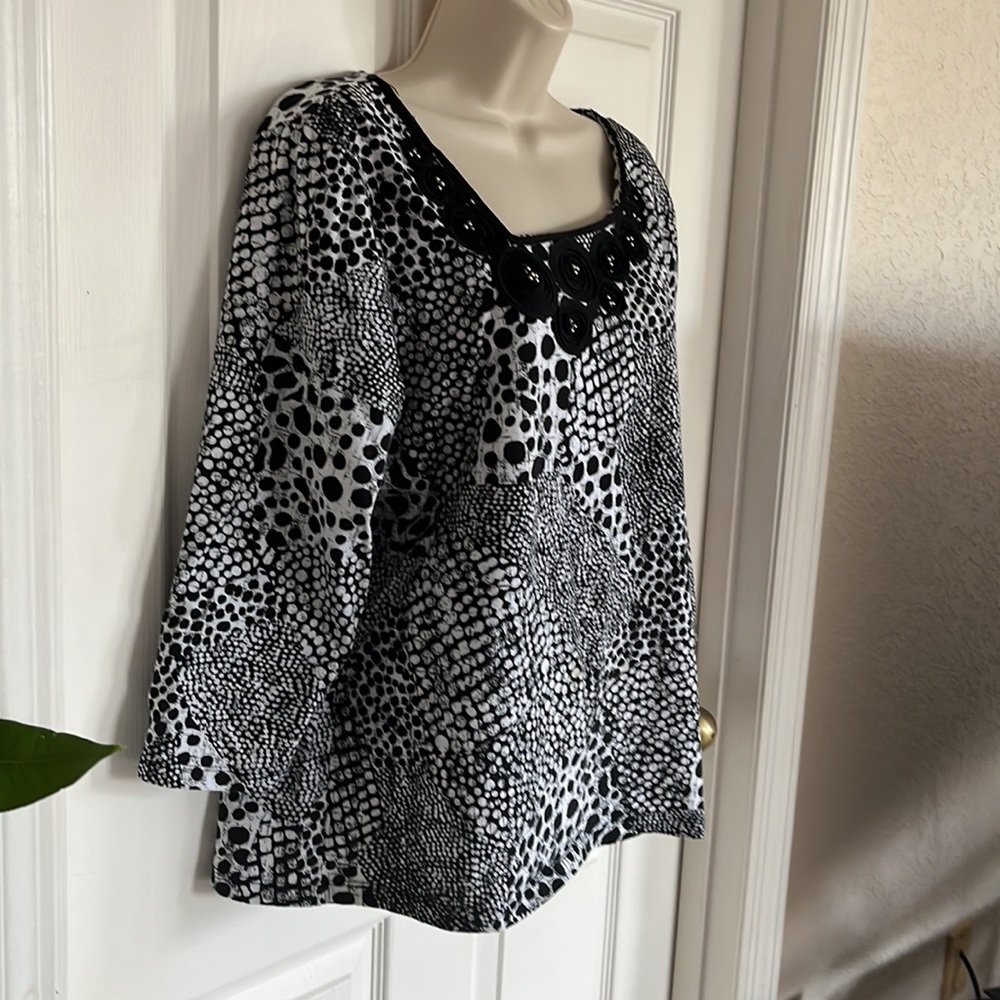 Ruby Rd.Top decorative around neck - Picture 4 of 9